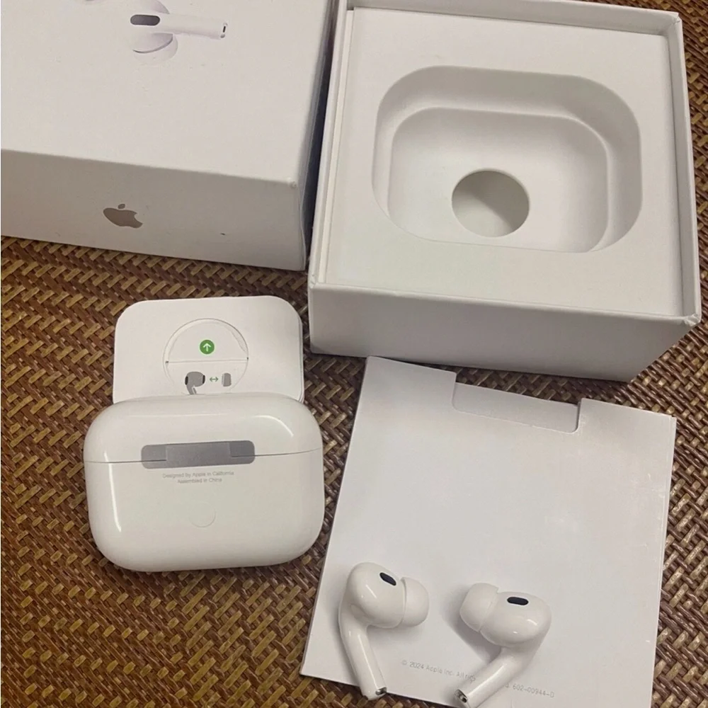 Apple Wireless Earbuds - White